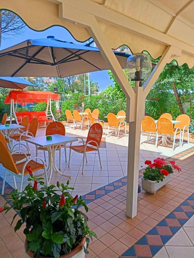Costa Del Sole Only Room 밀라노마리티마 외부 사진
